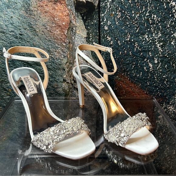 Rider Stiletto Heel Size in White Satin - Picture 15 of 17